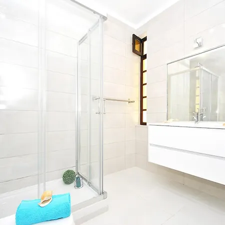In With Private Pool Βίλα